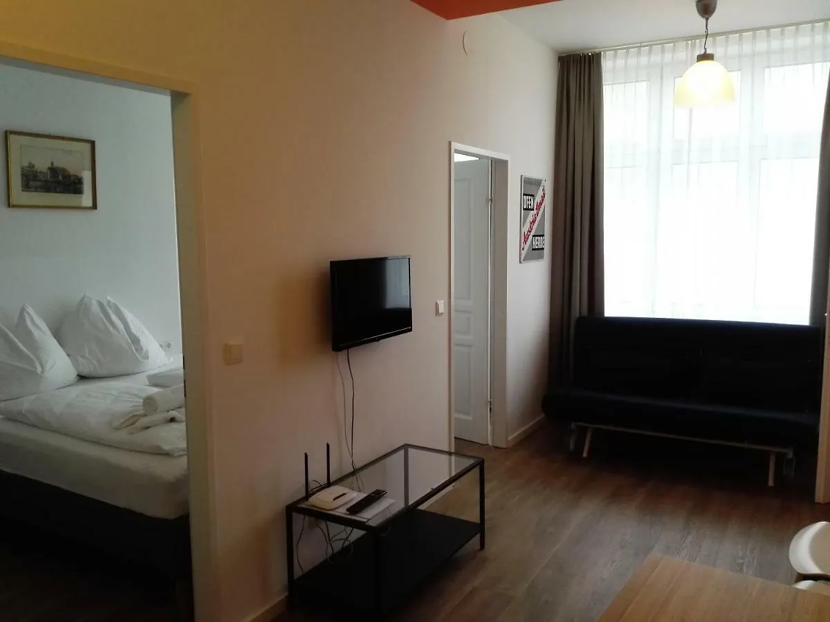 Livinginn6 Vienna 0*,